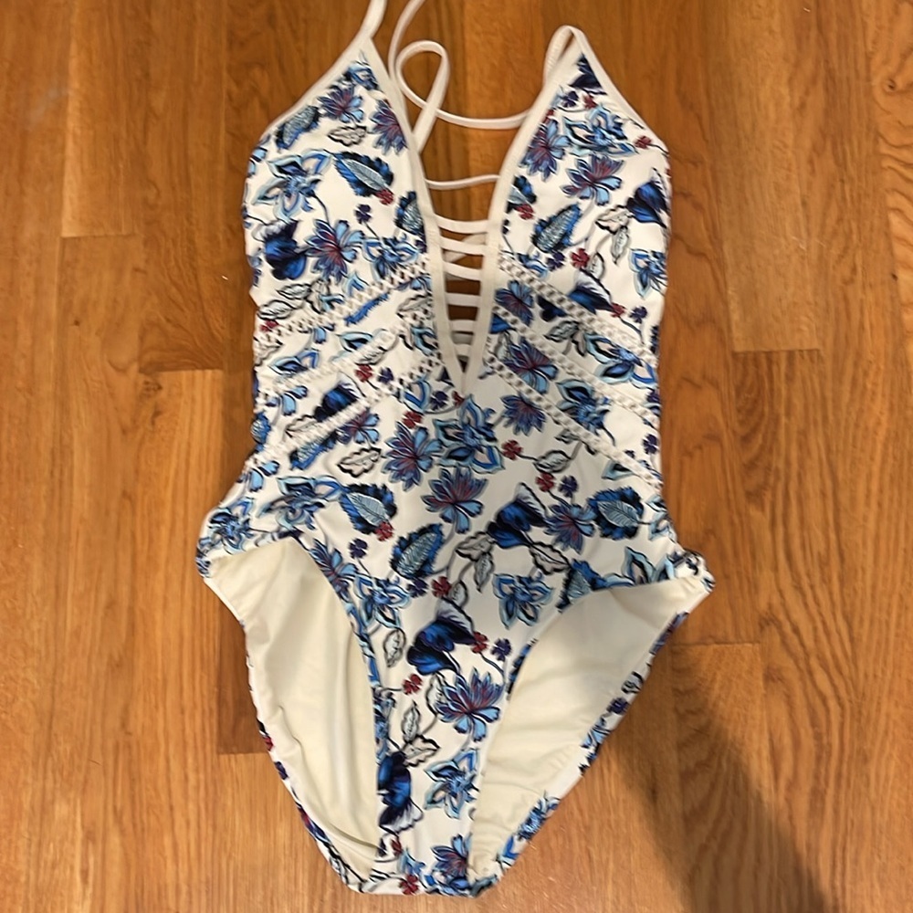 Ella Moss Cutout 1 piece bathing suit size M - Picture 3 of 11